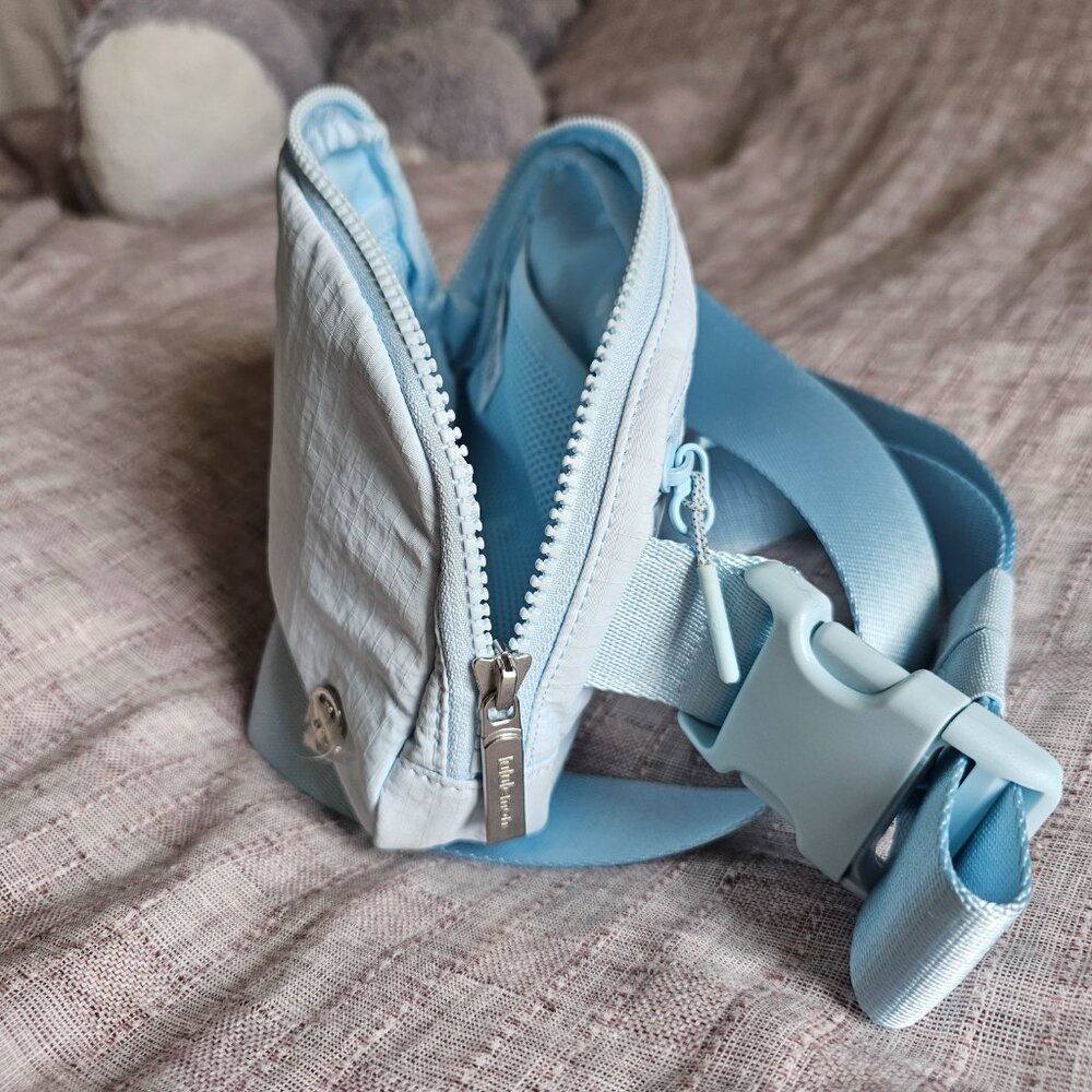 NEW! Lululemon Everywhere Belt Bag, 1L, Windmill - Picture 6 of 8